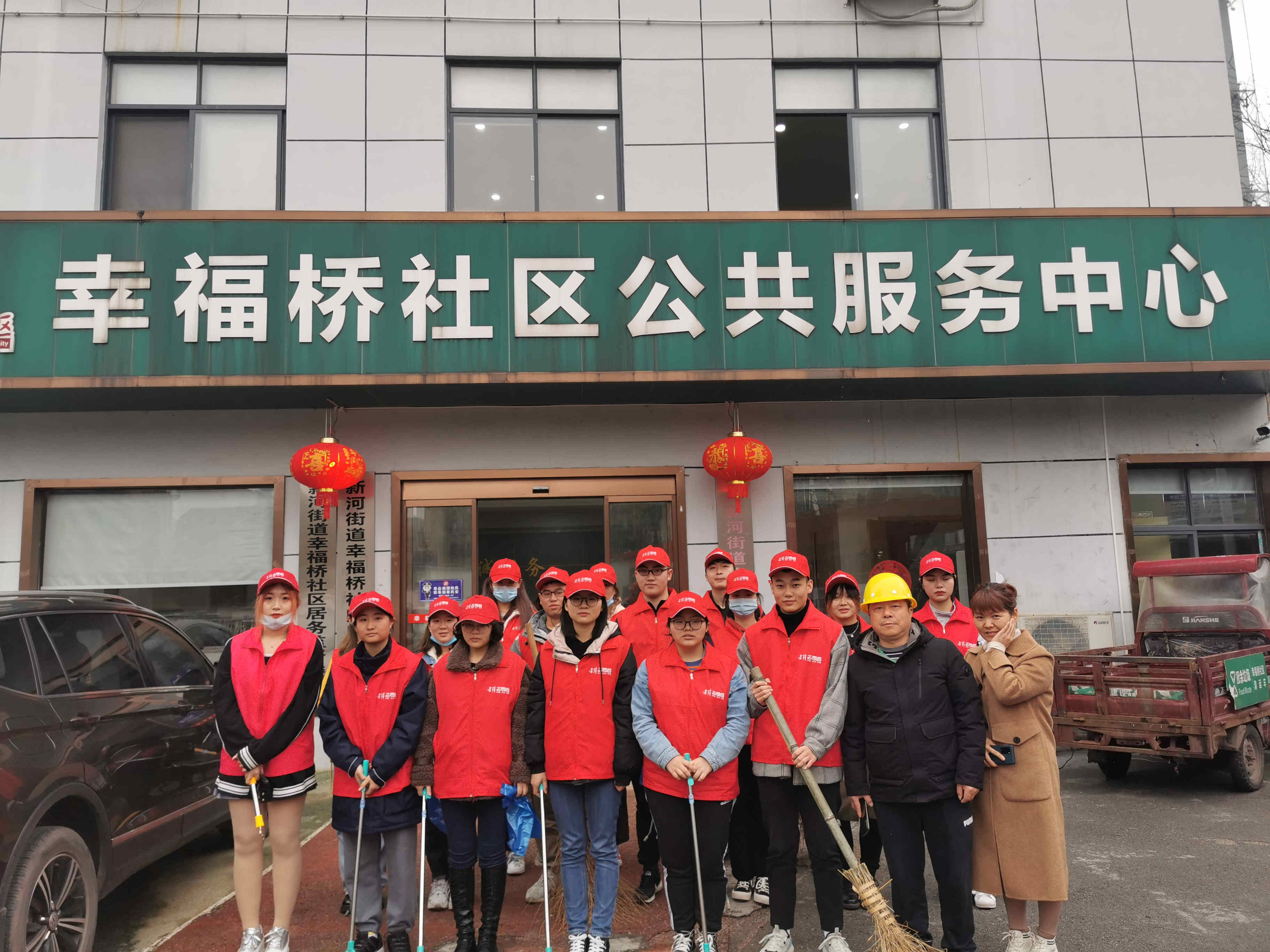 商学院2019级工商班和经济班在长沙市开福区幸福桥社区公共服务中心