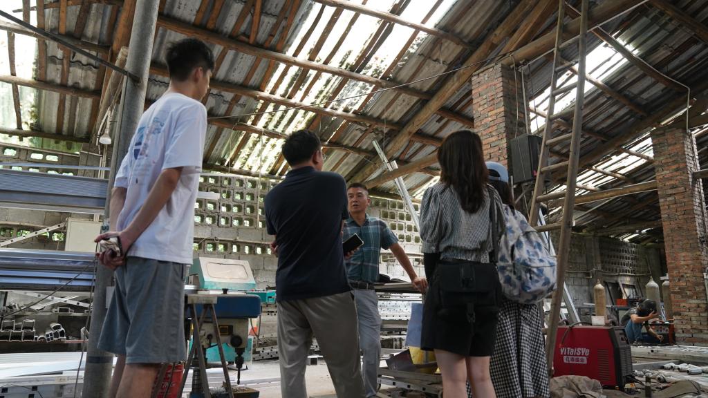 老师与成员进行深度谈话 老师与成员进行深度谈话