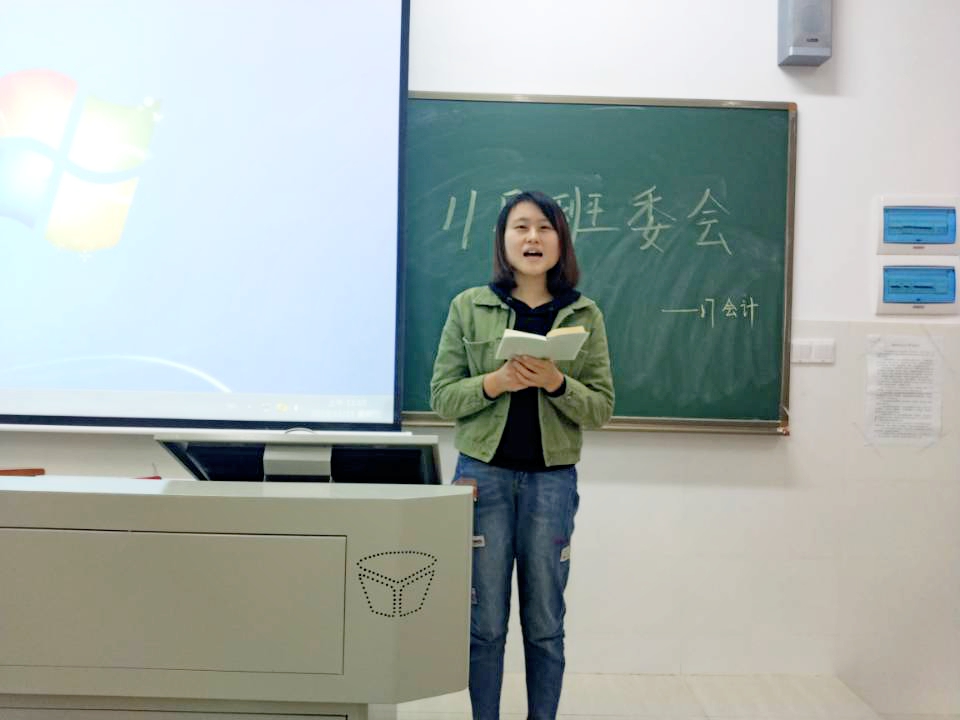 主持人叶金萍介绍班级主要问题