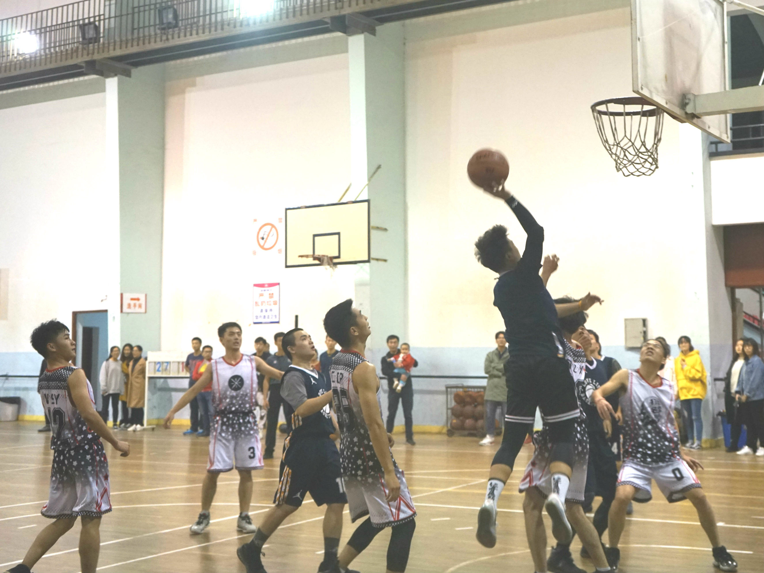 激烈扣篮_600.jpg