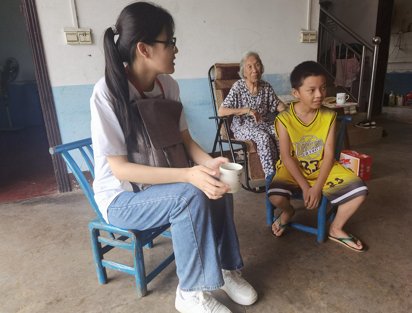 商学院赴岳阳市平江县暑期社会实践团走访当地留守儿童