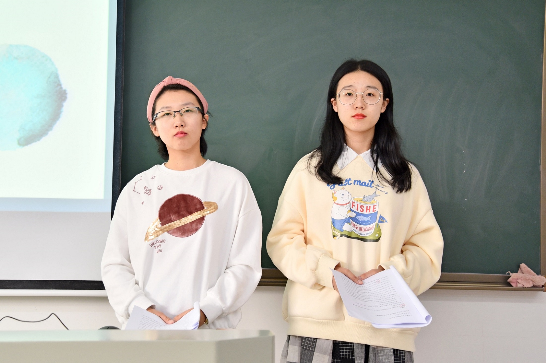 商学院与文学院,历文院,外院联合开展评论沙龙活动