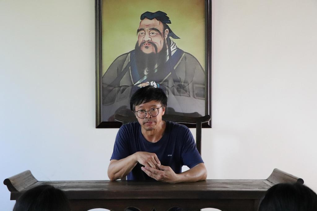主讲人何志军