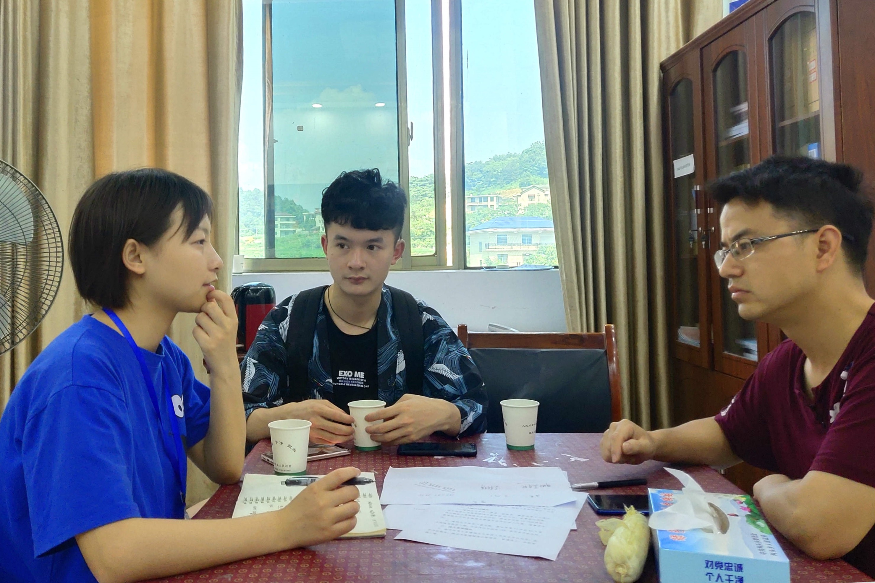 河南电视台记者采访新联学院红色青年筑梦之旅扶贫攻坚队